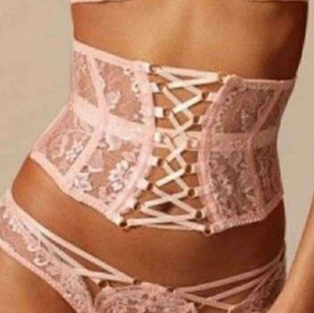 Agent Provocateur Essie Waspie 3